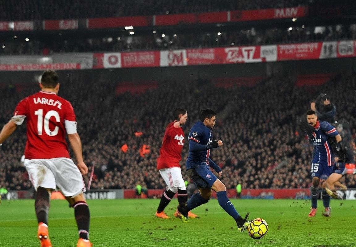 巴黎圣曼vs曼联经典对决深度解析：数据揭秘与战术交锋(图1)